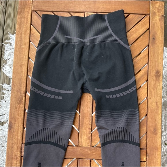 Gymshark Geo Leggings - Picture 3 of 4